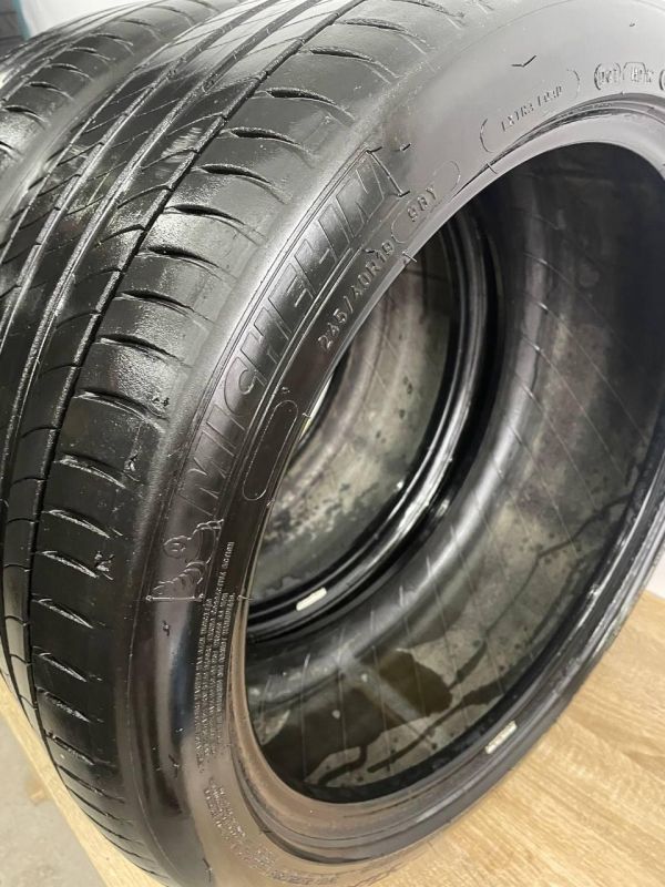 Шини Пара Michelin 245/40 r19 Літо Гума