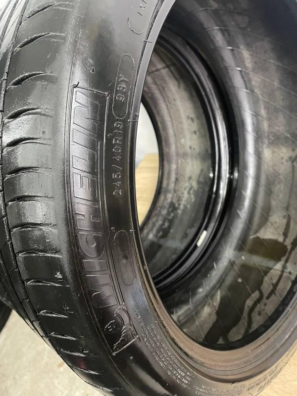 Шини Пара Michelin 245/40 r19 Літо Гума