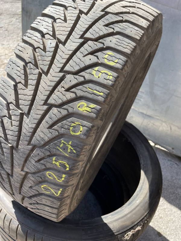 Nokian 225/70 15c 2012p