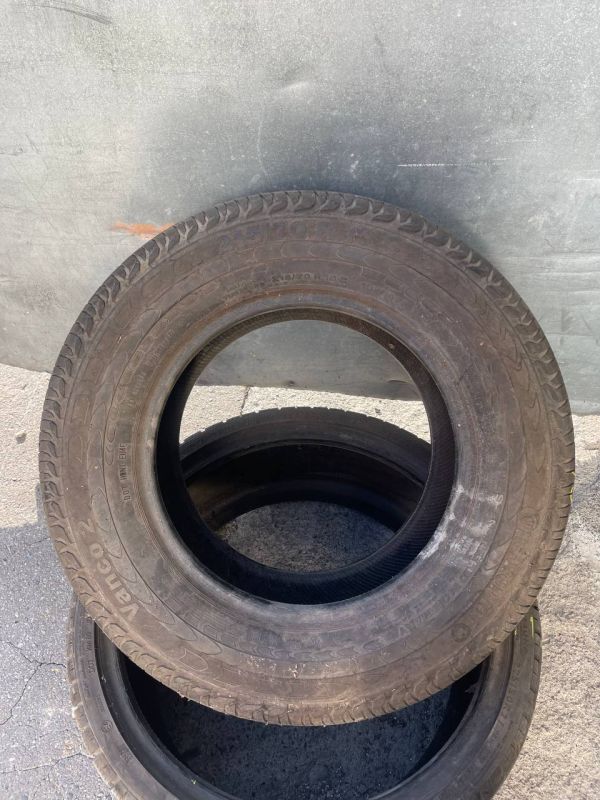 Continental 215/70 r15c