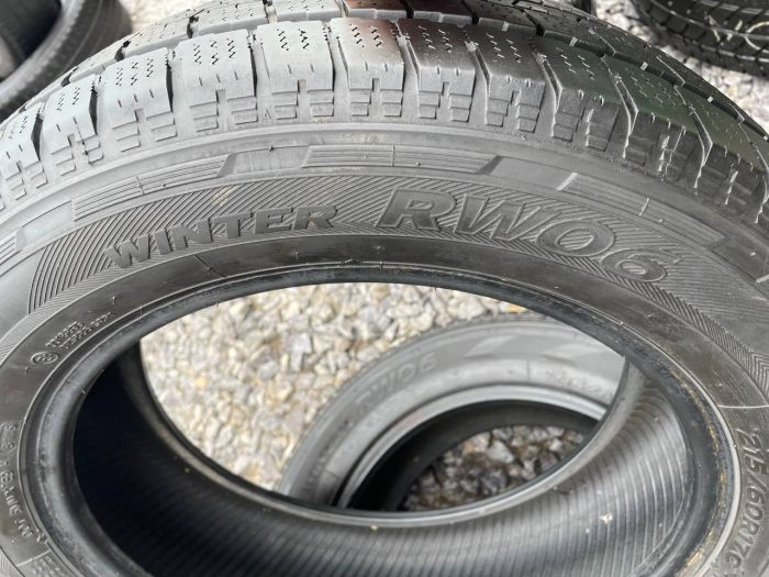 Шини Пара Hankook 215/60 r17c зима гума