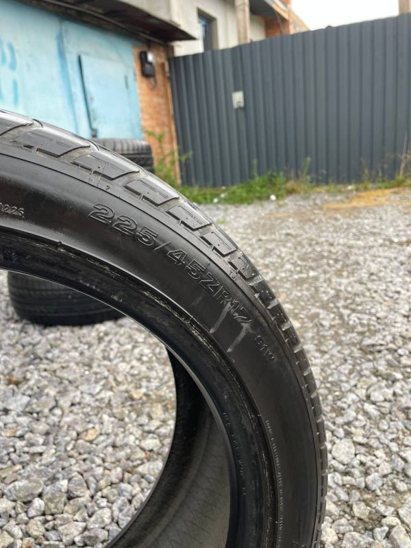 Dunlop 225/45 r17 4mm run flat
