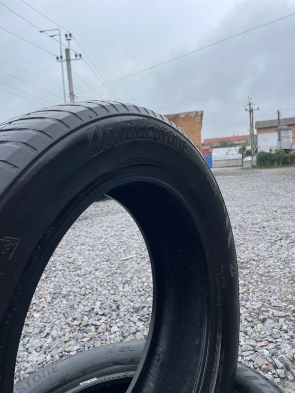 Шини пара Bridgestone 225/60 r18 зима Гума