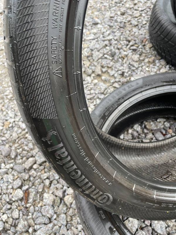 Шини пара Continental 235/45 r20 зима Гума