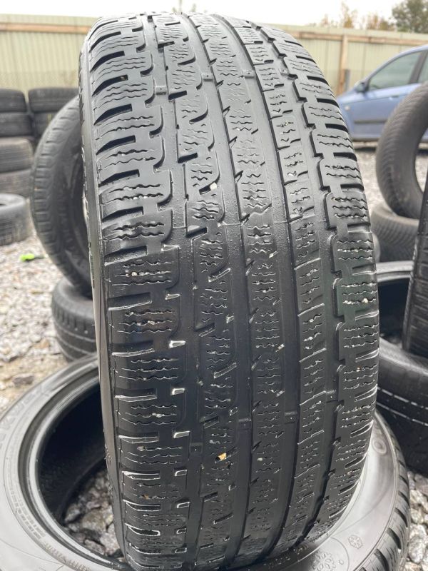 Шини пара Kumho 205/55 r17 зима Гум