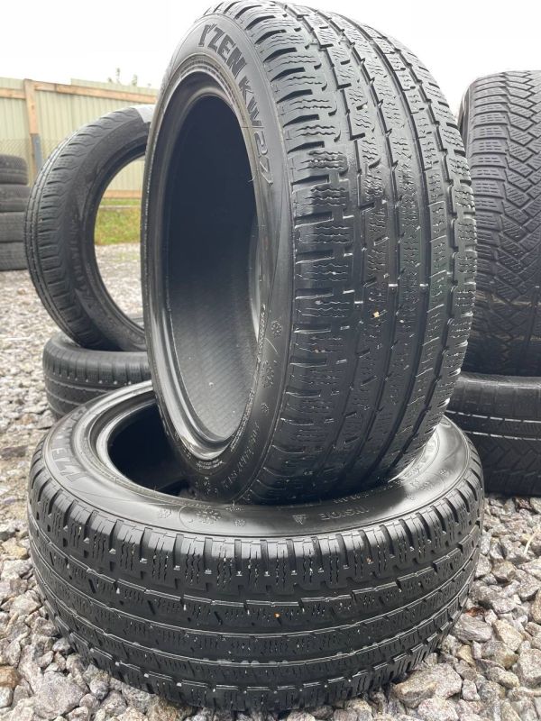 Шини пара Kumho 205/55 r17 зима Гум