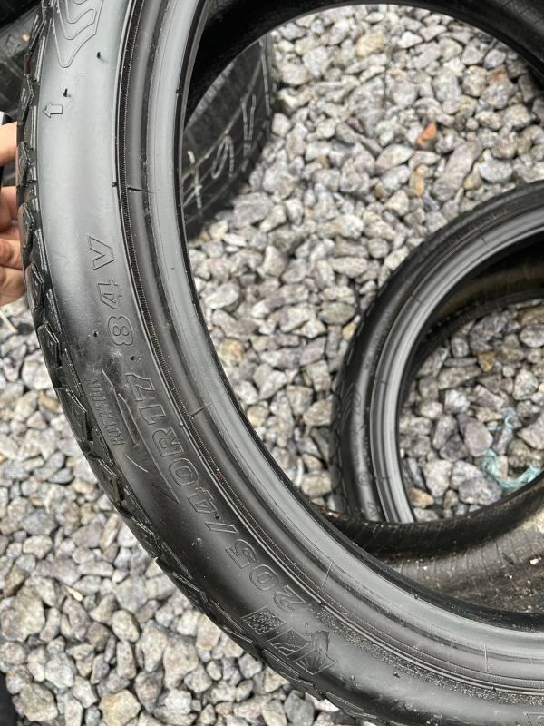 Шини пара maxxis 205/40 r17 зима Гума