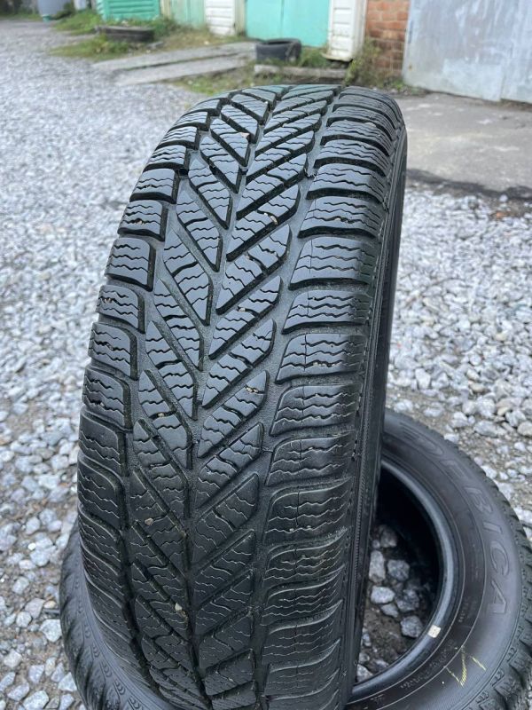 Шини пара Debica 195/60 r15 зима Гума