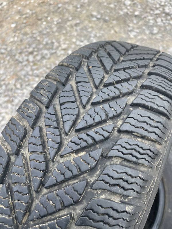 Шини пара Debica 185/65 r15 зима Гума