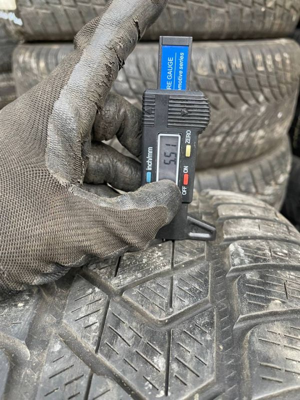 Шини пара Pirelli 235/55 r18 зима Гума