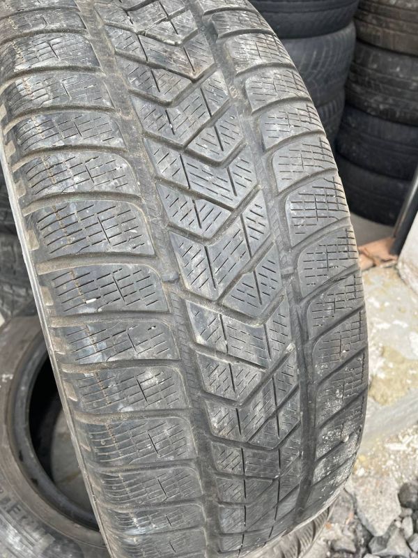 Шини пара Pirelli 235/55 r18 зима Гума