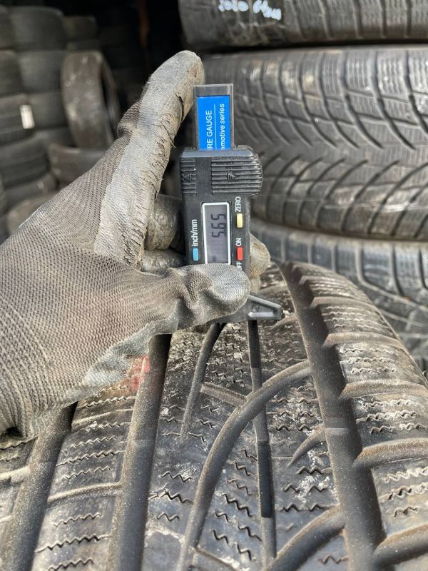 Шини пара Hankook 235/55 r17 зима Гума