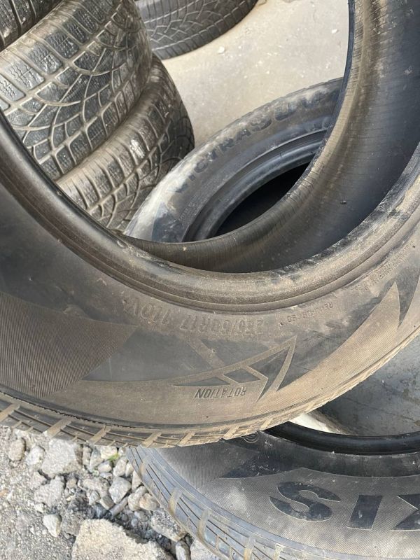Шини пара Maxxis 225/60 r17 зима Гума