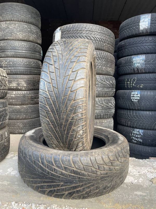 Шини пара Maxxis 225/60 r17 зима Гума