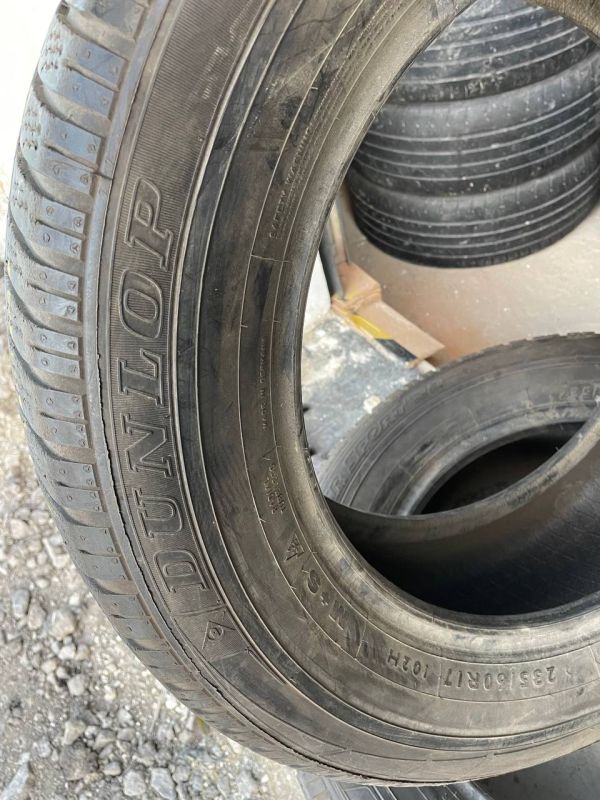 Шини пара Dunlop 235/60 r17 зима Гума