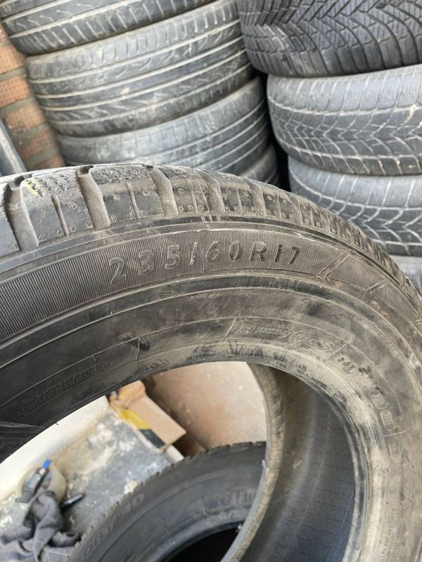 Шини пара Dunlop 235/60 r17 зима Гума
