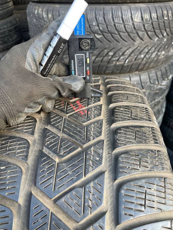 Шини пара Pirelli 235/60 r17 зима Гума