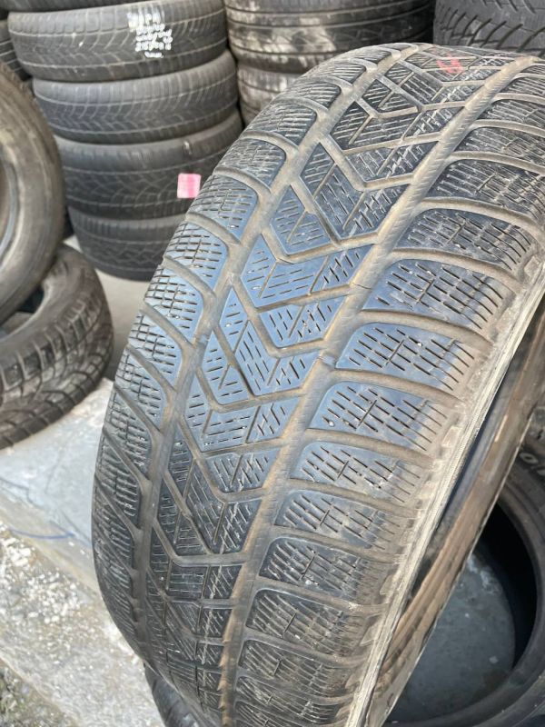 Шини пара Pirelli 235/60 r17 зима Гума