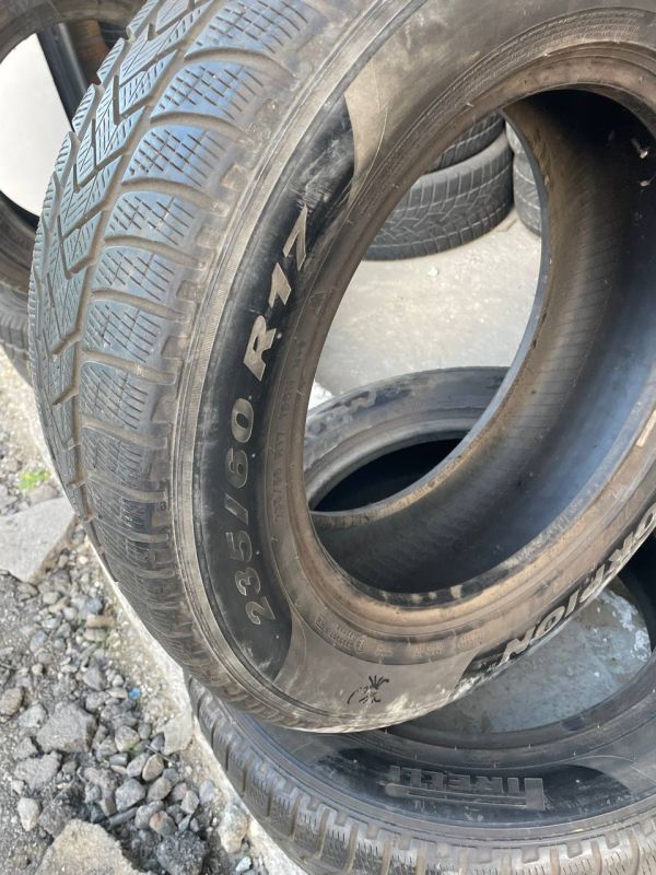 Шини пара Pirelli 235/60 r17 зима Гума