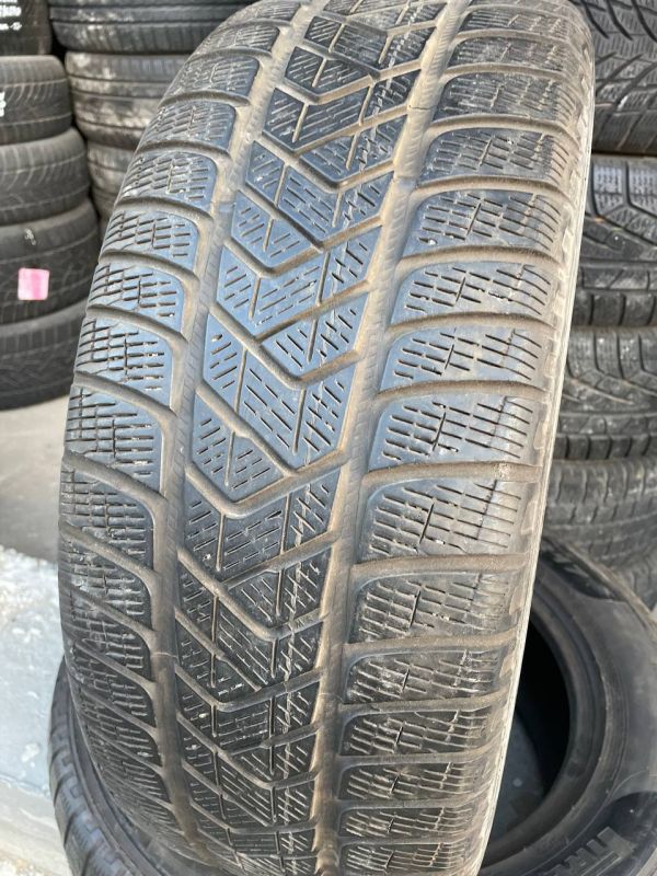 Шини пара Pirelli 235/60 r17 зима Гума