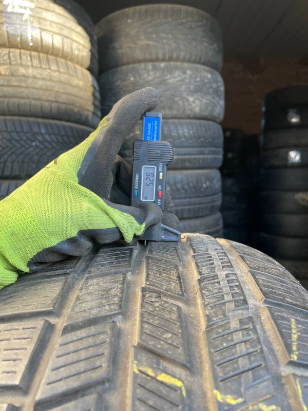 Шини пара Pirelli 235/60 r17 зима Гума
