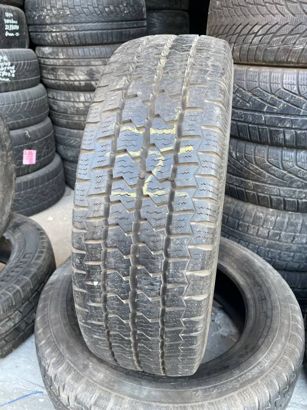 Шини пара Continental 205/65 r16c Vanco Front зима Гума