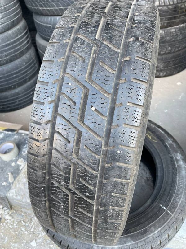 Шини пара 205/65 r16c зима Гума