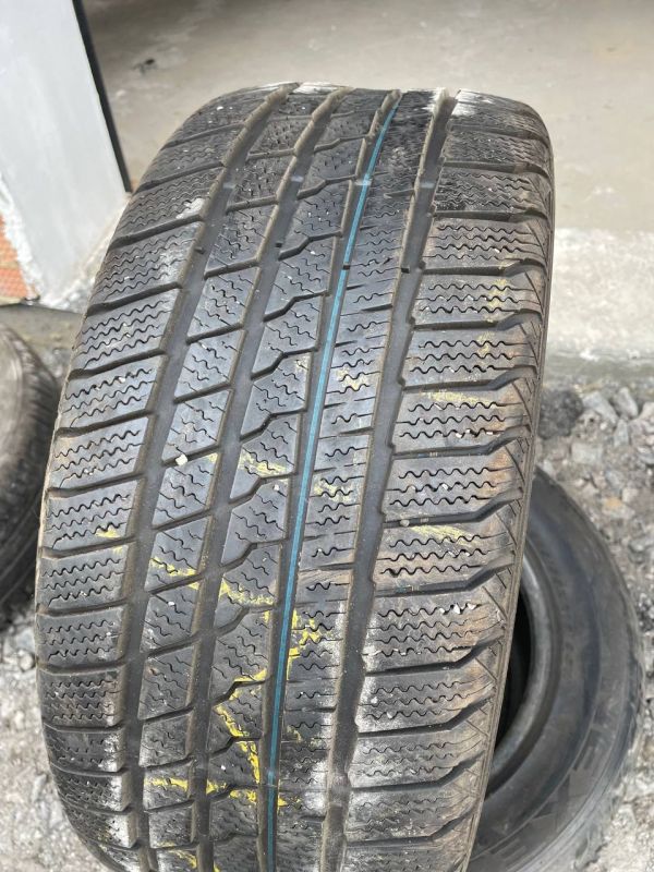 Шина Одіночка 225/45 r17 2016