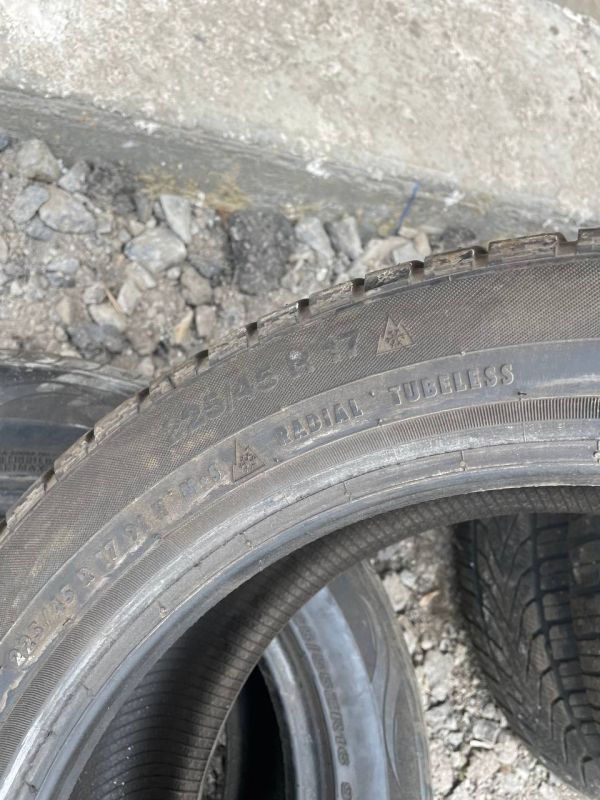 Шина Одіночка Continental 225/45 r17