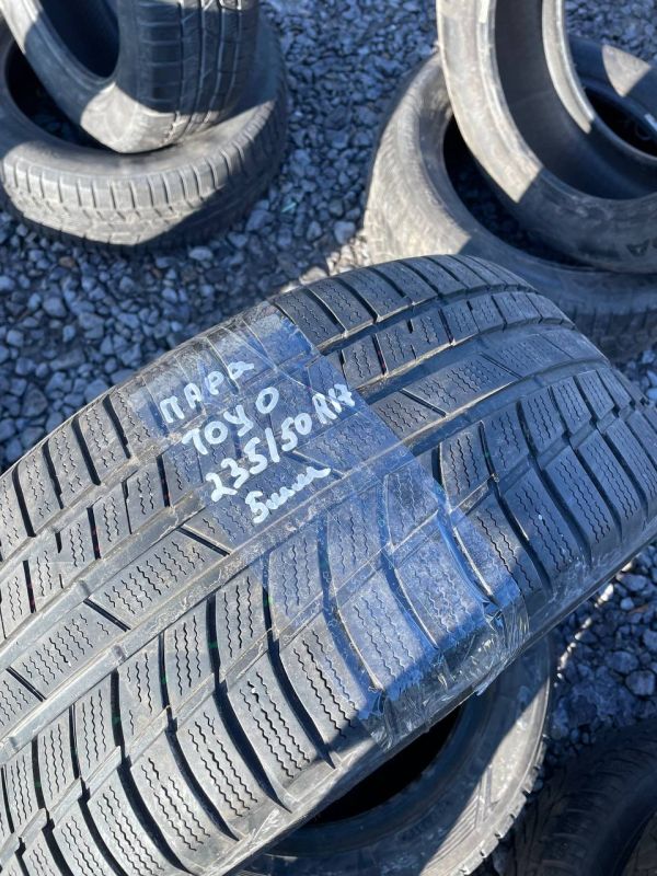 Шини пара Toyo 235/50 r17 зима Гума