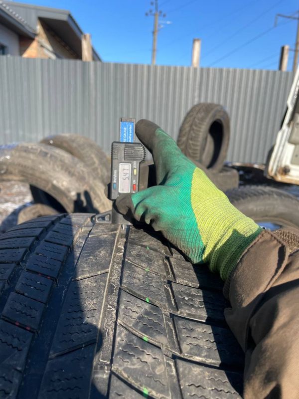 Шини пара Toyo 235/50 r17 зима Гума