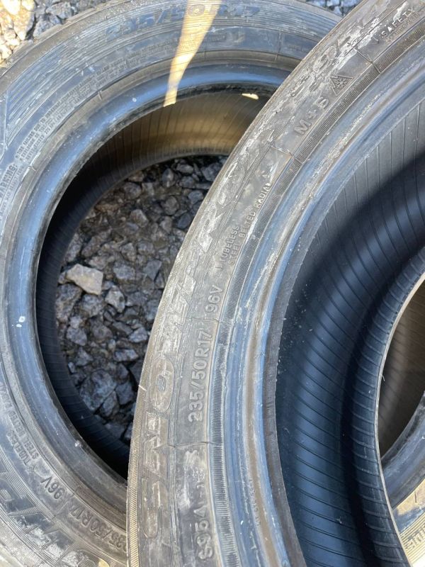 Шини пара Toyo 235/50 r17 зима Гума