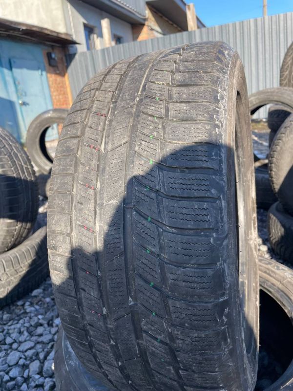 Шини пара Toyo 235/50 r17 зима Гума