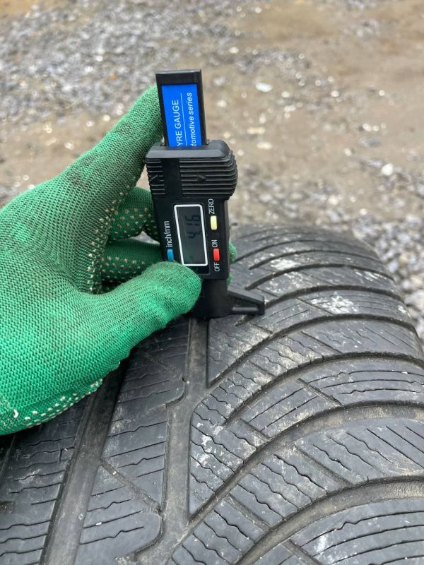 Шини пара Michelin 235/50 r17 зима Гума