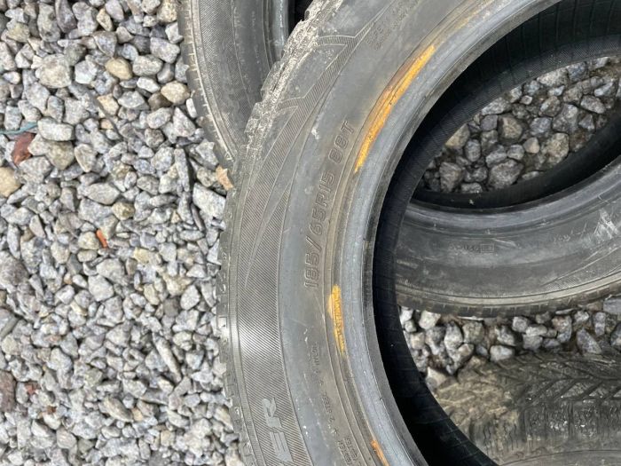 Шини пара Falken 185/65 r15 зима Гума
