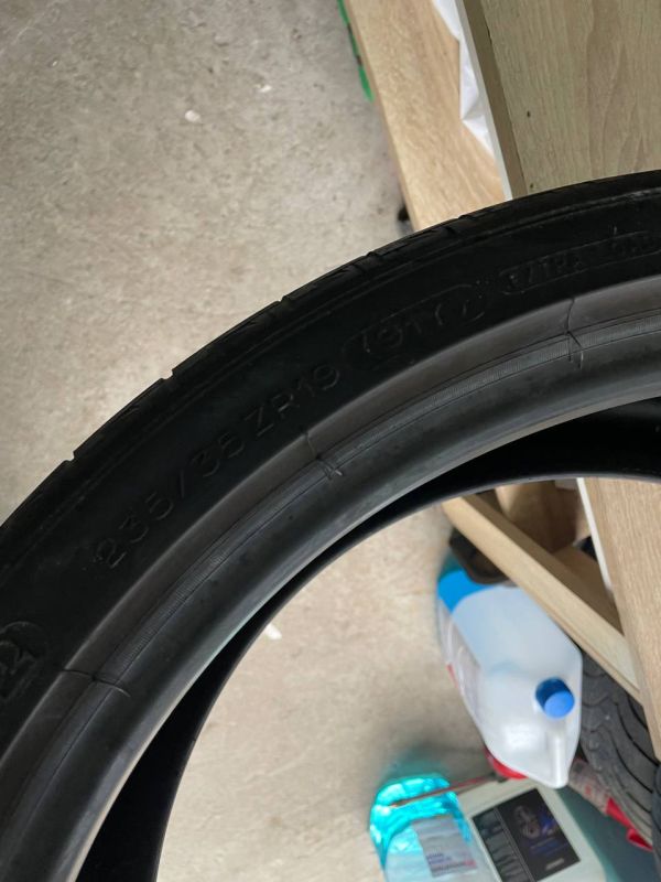 Шини пара Michelin 235/35 r19 літо Гума