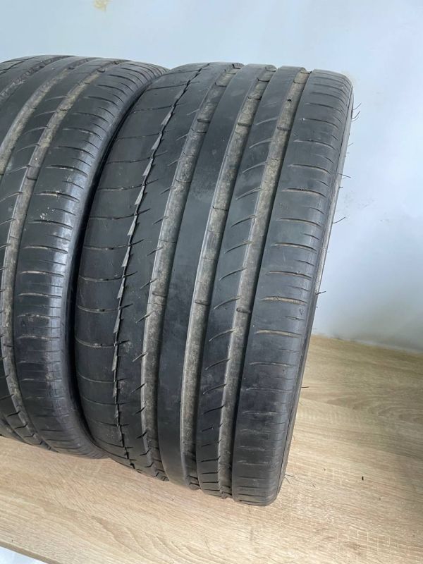 Шини пара Michelin 235/35 r19 літо Гума