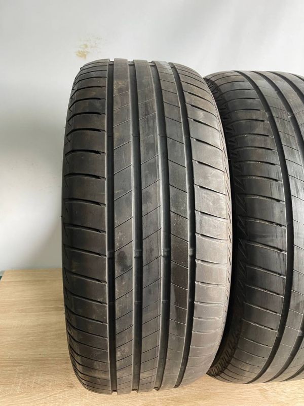 Шини пара Bridgestone 235/55 r17 літо Гума
