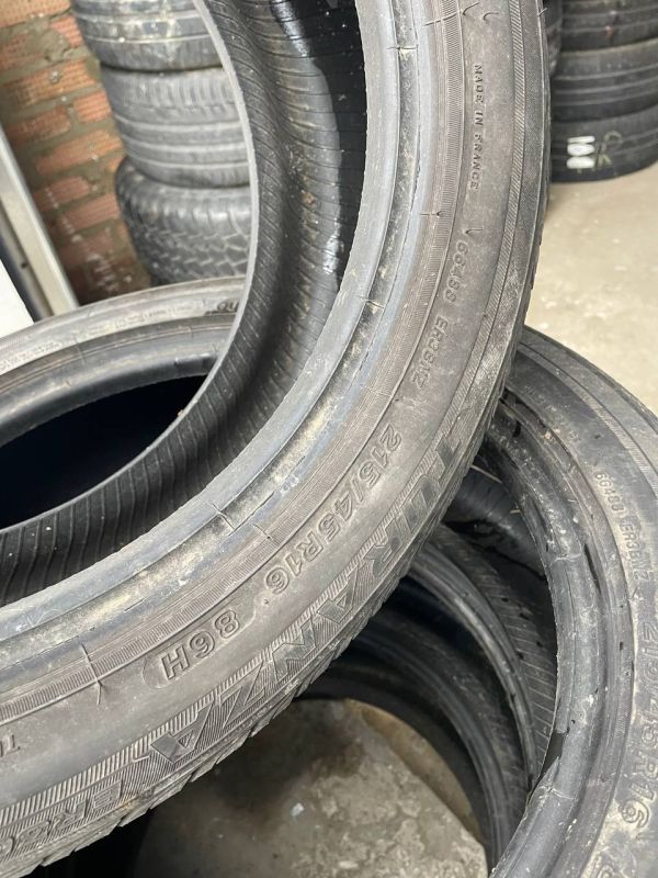 Шини комплект Bridgestone 215/45 r16 літо Гума