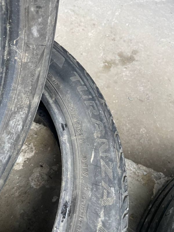 Шини пара Bridgestone 225/45 r17 літо Гума