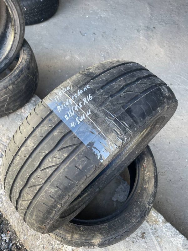 Шини пара Bridgestone 215/45 r16 літо Гума