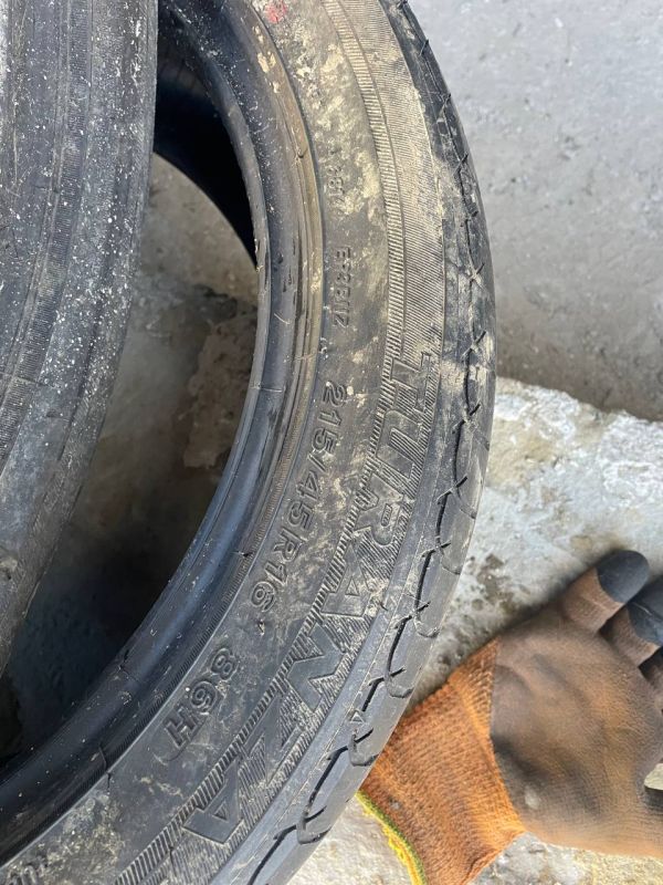 Шини пара Bridgestone 215/45 r16 літо Гума