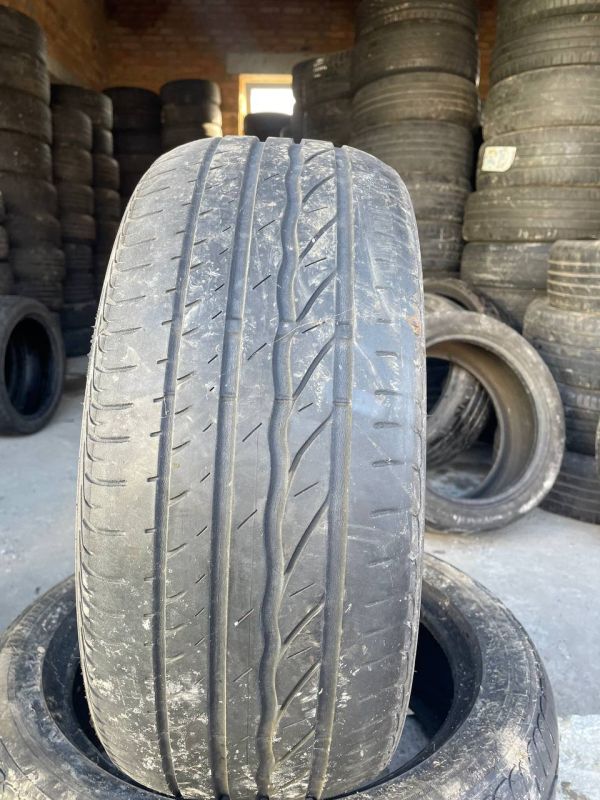 Шини пара Bridgestone 215/45 r16 літо Гума