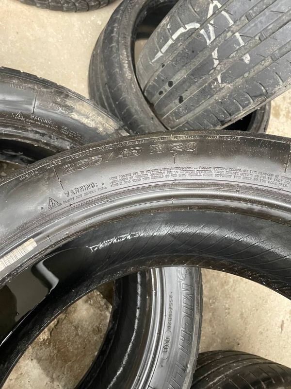 Шини пара Michelin 255/45 r20 літо Гума