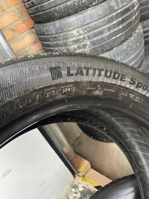 Шини пара Michelin 255/45 r20 літо Гума