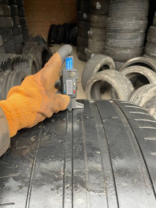 Шини пара Pirelli 305/30 r21 літо Гума