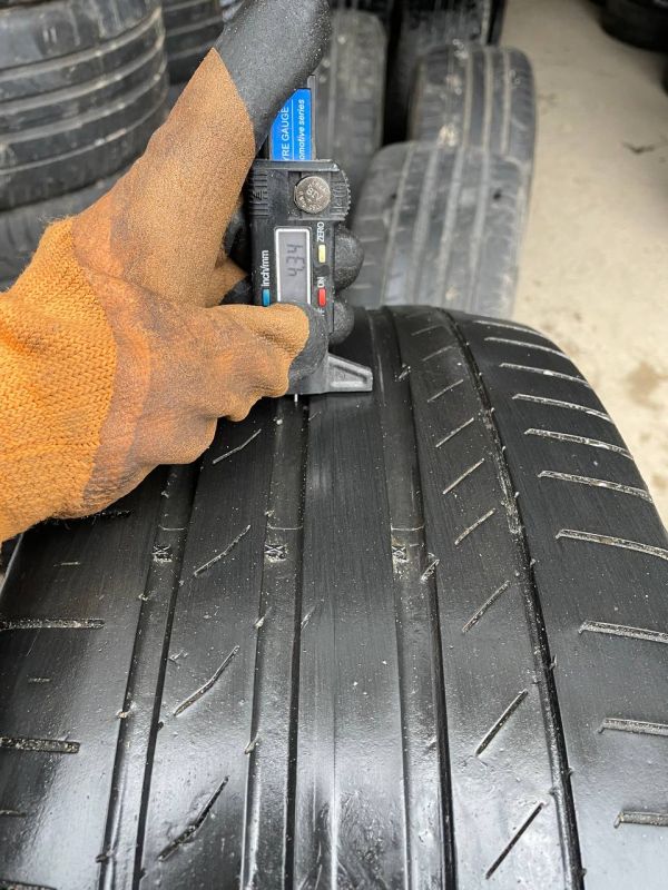 Шини пара Continental 235/50 r18 літо Гума