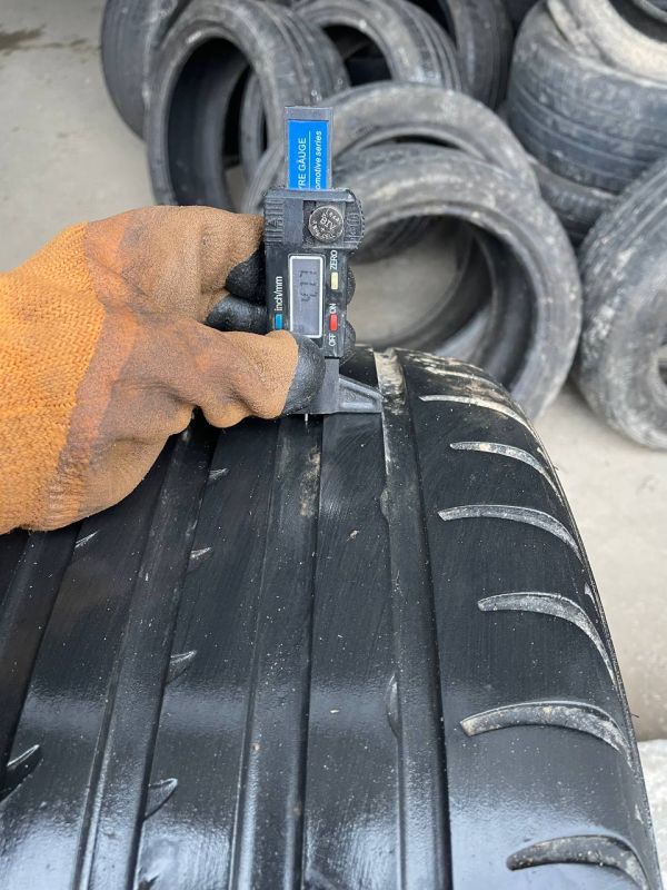 Шини пара Nexen 235/40 r18 літо Гума