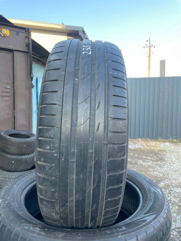 Шини комплект Nokian 235/55 r19 літо Гума