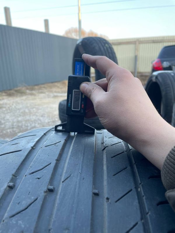 Шини пара Continental 235/55 r19 літо Гума